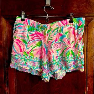 Like New pull on Lilly Pulitzer shorts.